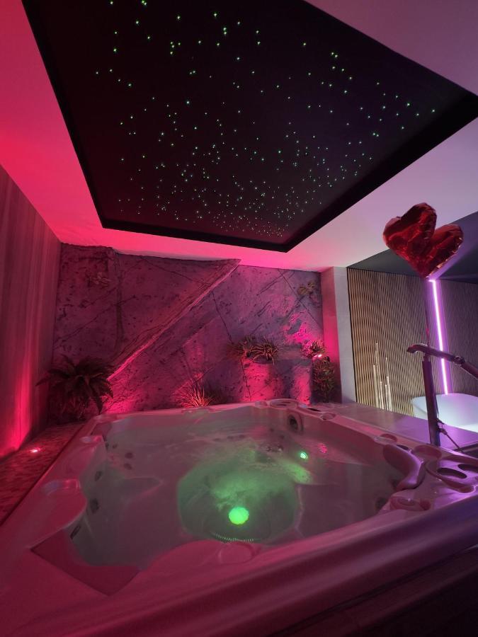 Les Secrets Rooms - Bonneval - Love Room - Spa Et Hammam Privatif Exterior foto