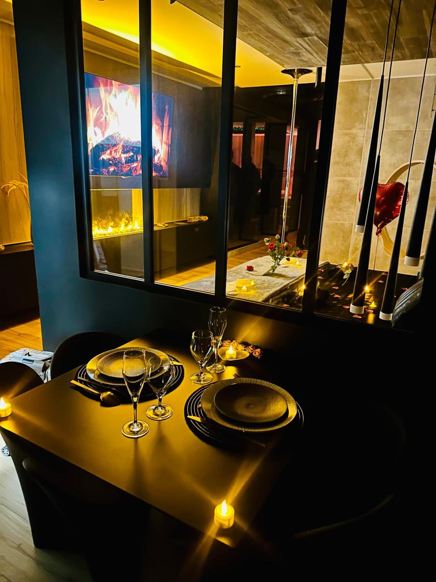 Les Secrets Rooms - Bonneval - Love Room - Spa Et Hammam Privatif Exterior foto
